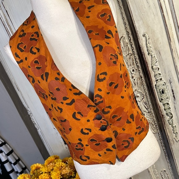 VINTAGE Don’t Stop Pumpkin Orange Leopard Print Suede Vest - Picture 2 of 10